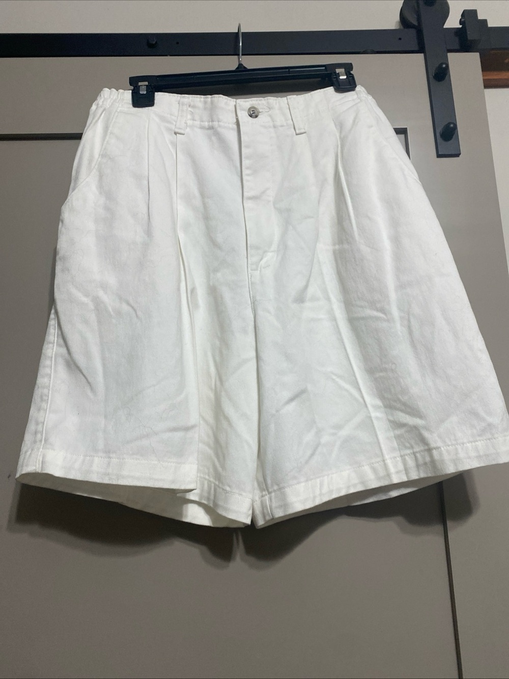 Lee Women’s White High-Waist Pleated Shorts